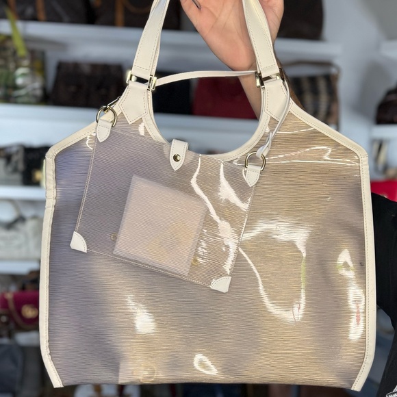 Louis Vuitton Handbags - @taylorcole88 LV EPI TOTE W/ MATCH POUCH BUY 3 Get1Free +Free Ship +free item